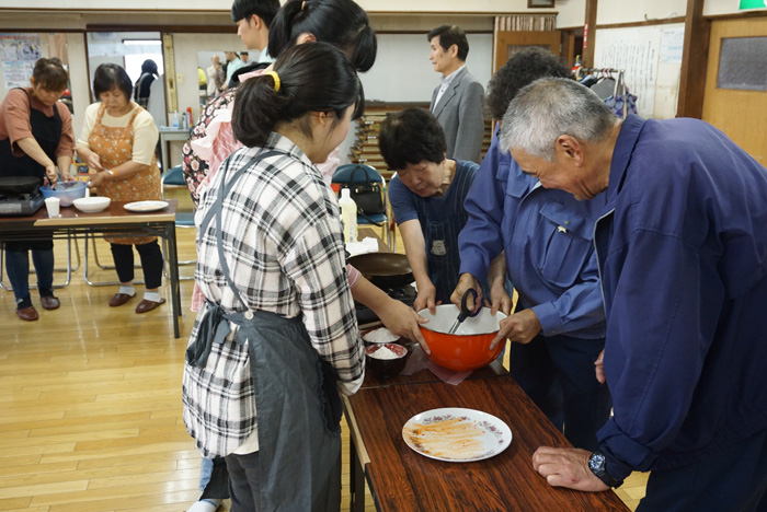 地域住民と共に韓国料理会を開催